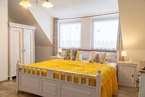 1 king bed, 1 sofa bed