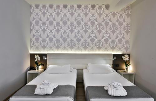 2 twin beds