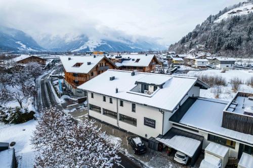 NEW! Tevini Alpine Apartments by we rent in Zell Am See Airport