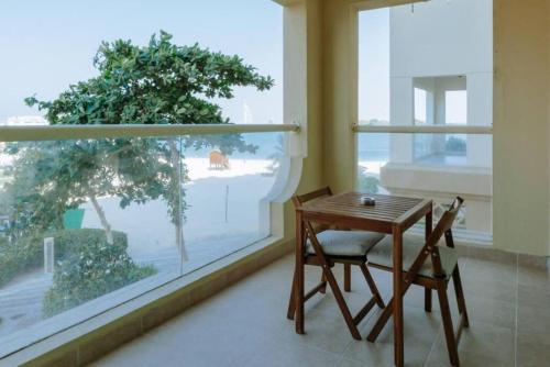 Elegant 1BR beach access with Ocean Views, Palm, Dubaï