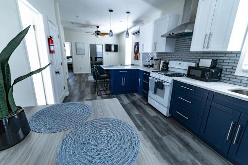 Kitchen, Cozy Urban Oasis Near NYC in West New York