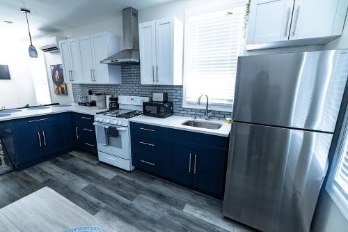 Kitchen, Cozy Urban Oasis Near NYC in West New York