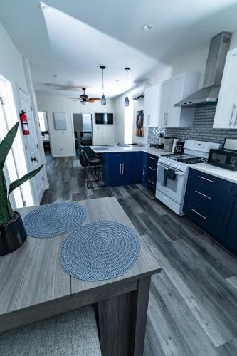 Kitchen, Cozy Urban Oasis Near NYC in West New York