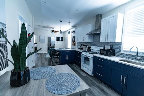 Kitchen, Cozy Urban Oasis Near NYC in West New York
