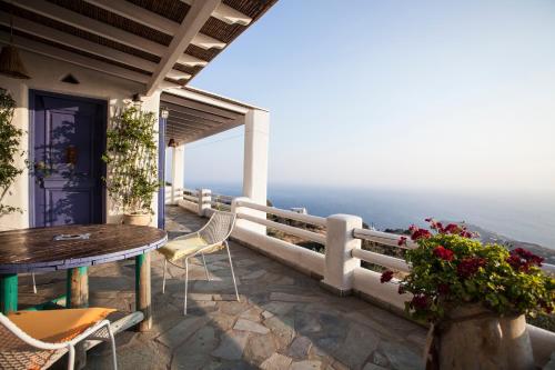  Alia´s sea view villa & studios in Apróvaton