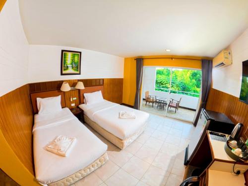 2 twin beds