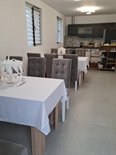 Popas La Vintu in Poienari (Gorj)