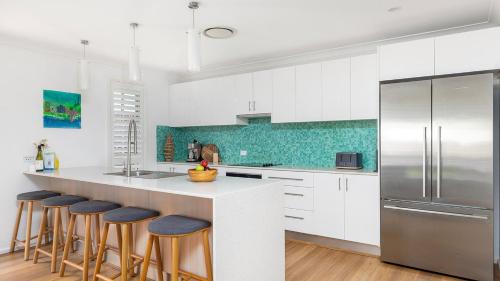 Salt and Serenity - Lux Home With Heated Pool in Анна Бей