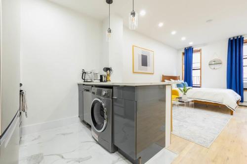1597-13 I Brand new Studio Prime upper east W&D, New York (photo 4)