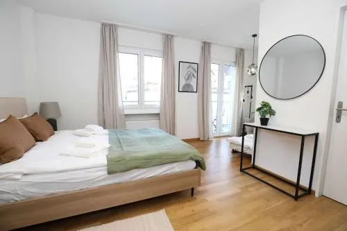 New City Center Apt with Private Entry & Parking in Zürich, Schweiz