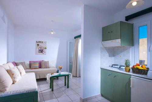 Hello Golden Sun City Center Apts 4