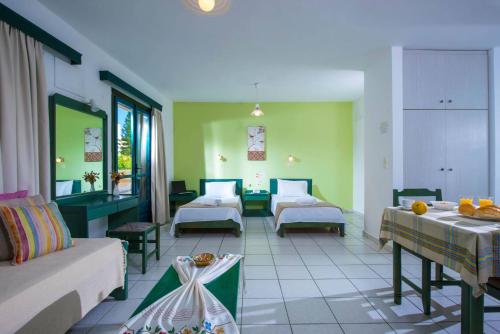 Hello Golden Sun City Center Apts 3