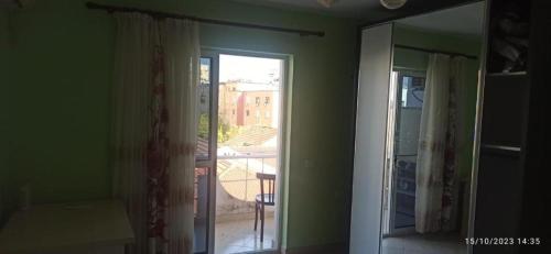 Royal 2 Hostel Opposite NALU BAR in ติรานา