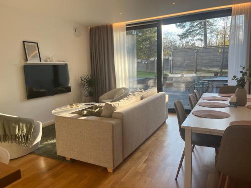 Enastaende modernt parhus nara Stockholm City in Enskede
