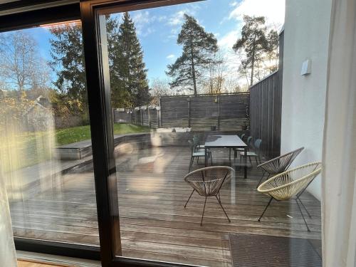 Enastaende modernt parhus nara Stockholm City in Enskede