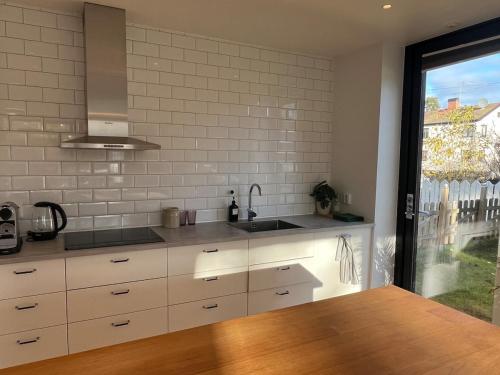 Enastaende modernt parhus nara Stockholm City in Enskede