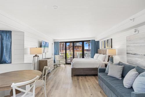 Beachside II by Panhandle Getaways in Destin (FL)