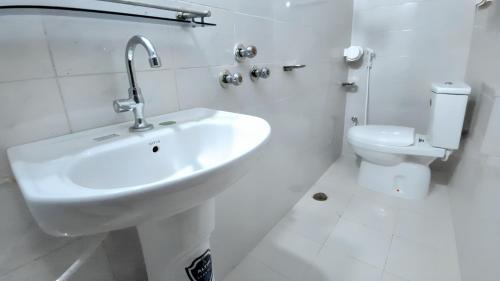 Hotel Lynn Valley, Delux Non AC Double Bed in 보그라