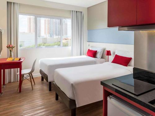 2 twin beds