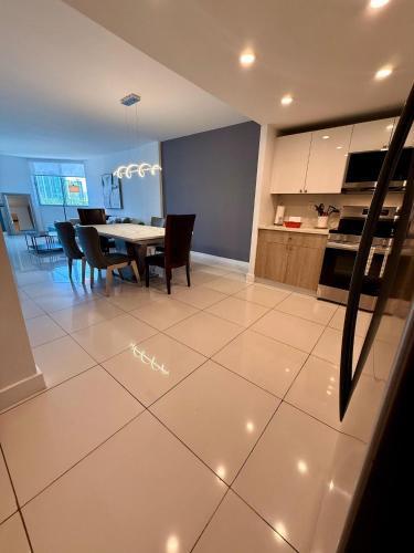 Cibo e bevande, SPECIAL Beautiful Modern Beach Condo in Spiaggia Golden Beach