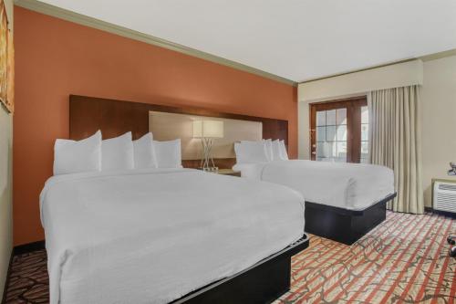 Best Western Plus Brookside Inn Room Type - Queen Room with Two Queen Beds and Patio - Non-Smoking
