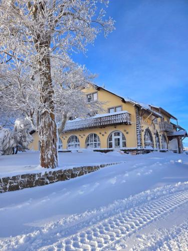 LA MAISON Crêperie-Bar-Hôtel (LA MAISON Creperie-Bar-Hotel) in Le Valtin