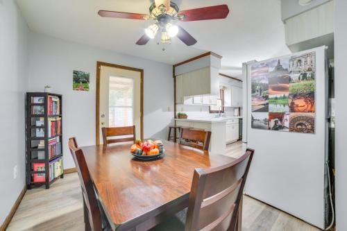 Létesítmények, Cozy Houghton Lake Home with Fire Pit and Porch in Houghton Lake (MI)