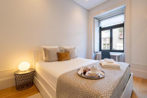 Host Wise - Modern Stuning Flat w Prime Location, Порту