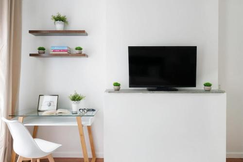 Prime location 1BR Newly Furnished - image 13