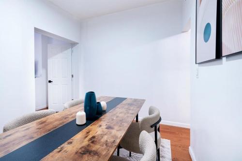 Prime location 1BR Newly Furnished - image 5