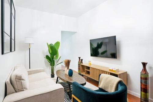 Prime location 1BR Newly Furnished - image 3