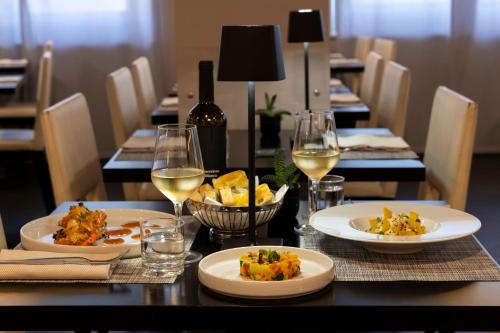 Holiday Inn Genoa City - image 14