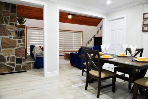 Modern 4BR Lake Escape with Patio & BBQ Area in Moore Falls (ON)