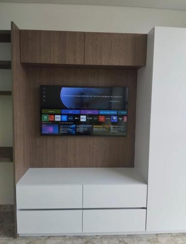 Brand New Modern Apartment-Suite Meters from the Beach