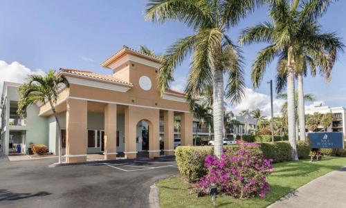 Exterior view, Boca By The Sea Hotel in Boca Raton (FL)