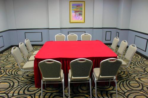 Holiday Inn Express Van Nuys - image 14