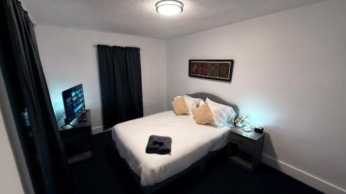 Bachi - Cozy 3BR Apt with Parking, Desk & Fast WiFi near Yale, Quinnipiac, SCSU & Hospitals in 哈姆登