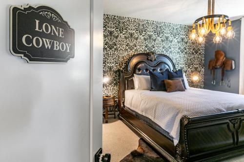 Western Mountain Getaway! Exquisite Meet Elegance! - image 8