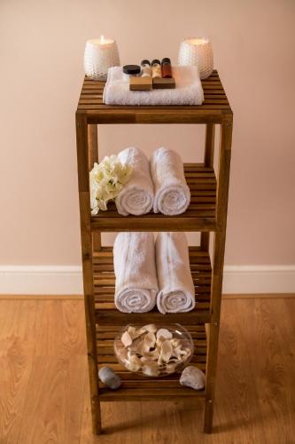 Galway Bay Sea View Apartments - image 4