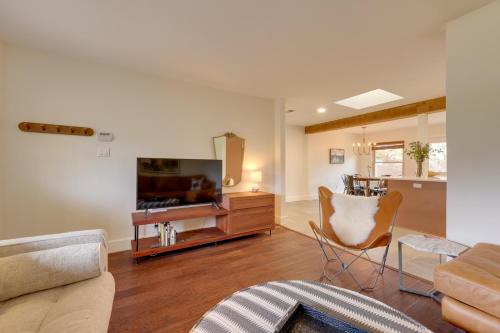 6 Mi to Dtwn Austin: Home w/ Screened Porch & Yard in Glenbrook