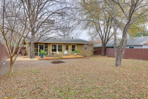 6 Mi to Dtwn Austin: Home w/ Screened Porch & Yard in Glenbrook