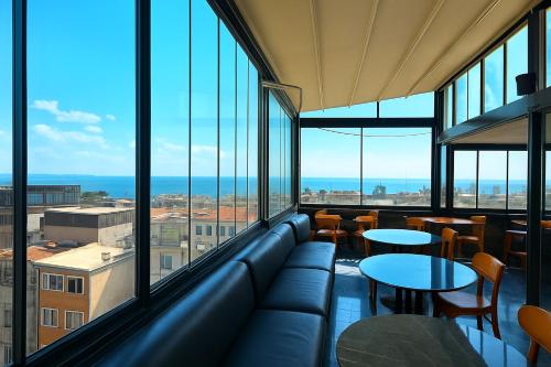 Kaya-Royal-Hotel Beyazit Istanbul All Tea And Coffee Are Complimentary And Available 24-7 On Our Sea View Terrace Restaurant - Hôtel - Istanbul