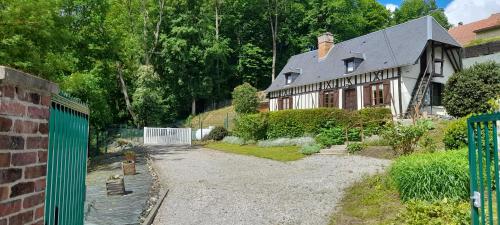 Maison individuelle près d'une rivière et d'un bois gîte à louer Guizancourt
