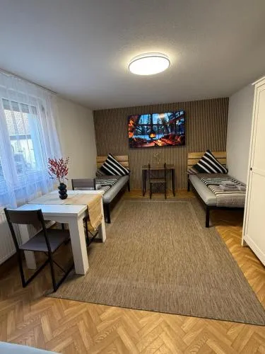 ARCOS Apartment - Geräumige 3-Zimmer-Wohnung mit 8 Einzelbetten - Perfekt für Familien, Gruppen oder Monteure in Kappel-Grafenhausen, Deutschland