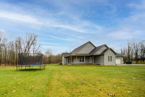 Family & Pet Friendly! 7-Acre Escape in Jefferson in Austinburg (OH)