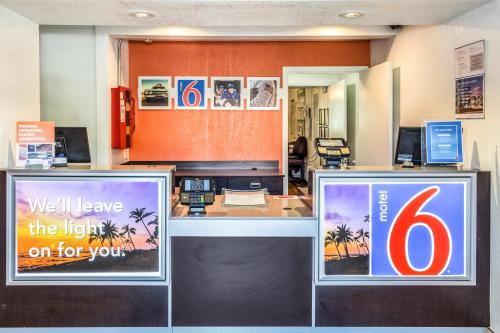 Motel 6-Bakersfield, CA - East