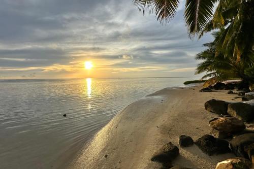 Fare Te Ava - 2br Private Beach Access – khách sạn tại Nu'urua