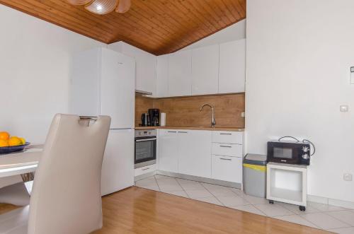 Apartment Mira - image 13