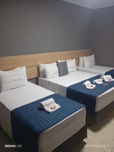 1 double bed, 1 twin bed