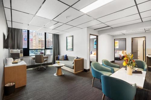 Cosmo on Bank in Adelaida